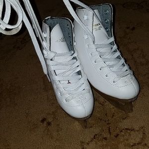 Kids ice skates